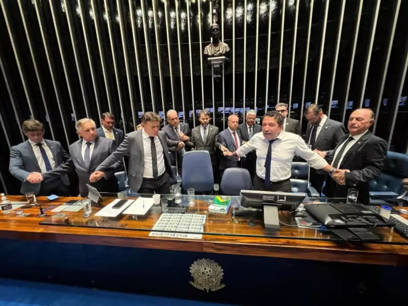 Senadores encerram protesto e Alcolumbre retoma votações no Senado após dois dias de impasse