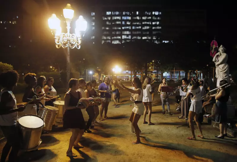 Subprefeitura do Rio anuncia fechamento da Praça Paris às 17h no Instagram e depois apaga: entenda o mal-entendido