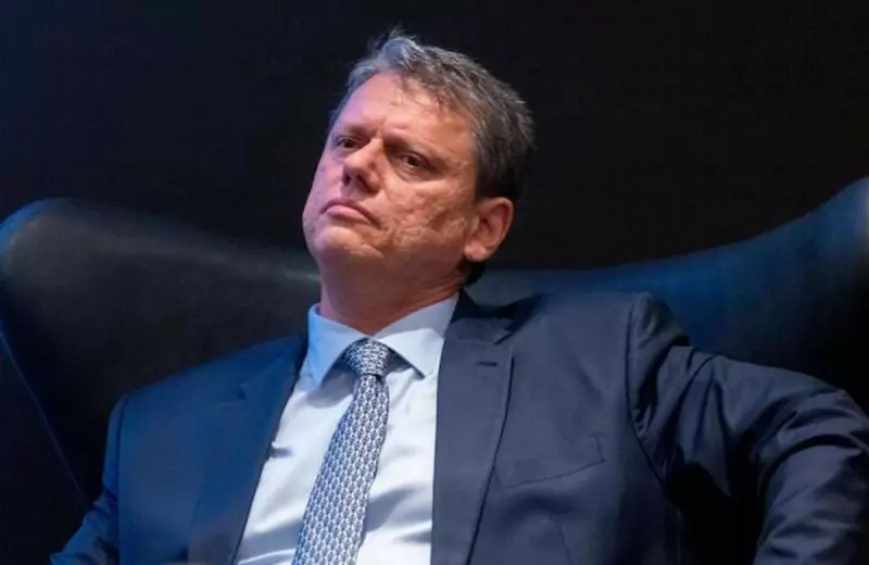 Tarcísio de Freitas soa o alarme: 'Preocupante' criminalizar críticas no Brasil