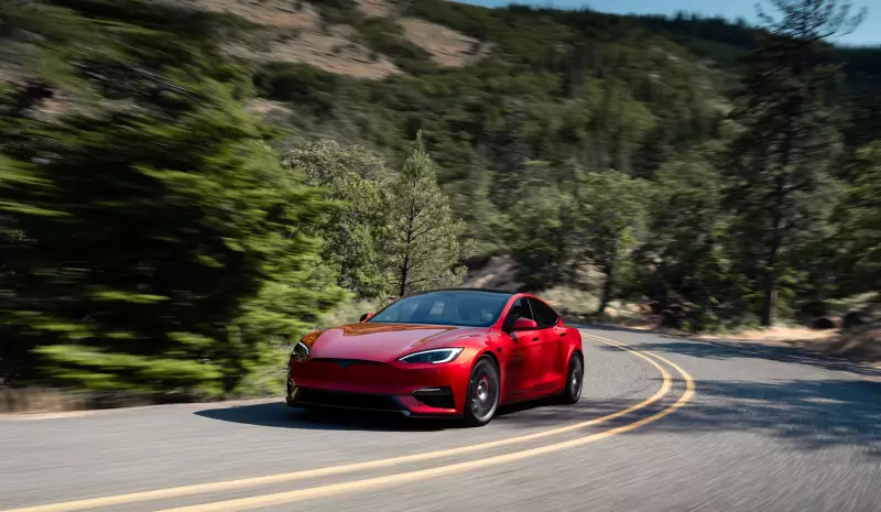 Tesla na Mira da Justiça: Proprietários Podem Processar Fabricante em Ação Coletiva Sobre Direção Autônoma