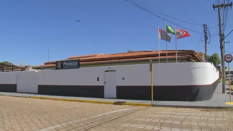 Tijolada na cabeça de oficial de justiça: homem é preso após agressão durante intimação em Avaré