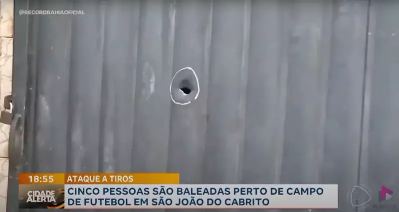 Tiroteio em campo de futebol no subúrbio de Salvador: cinco pessoas ficam feridas em cena de caos