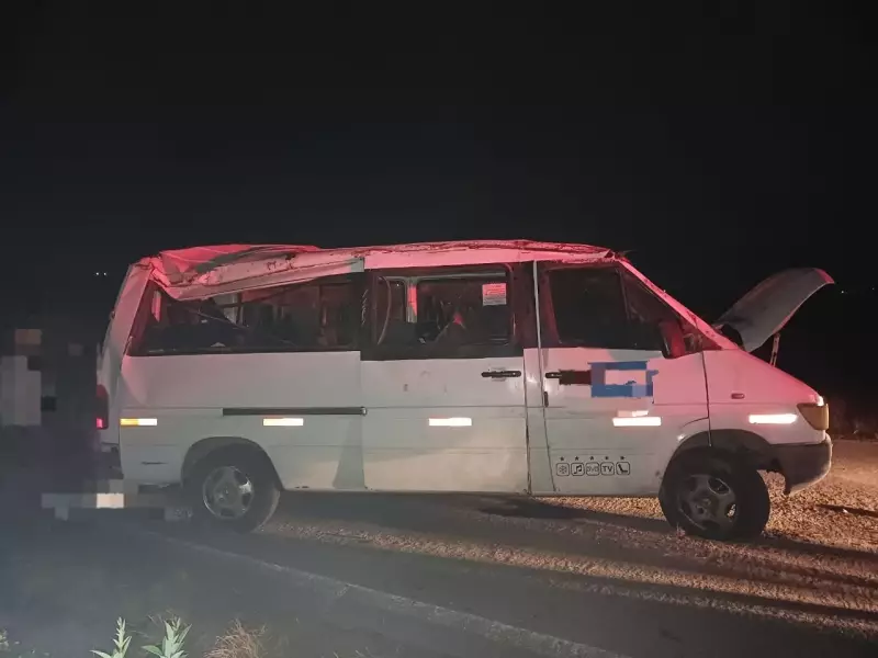 Tragédia na BR-424: Homem morre ao ser arremessado de van em colisão frontal no Agreste