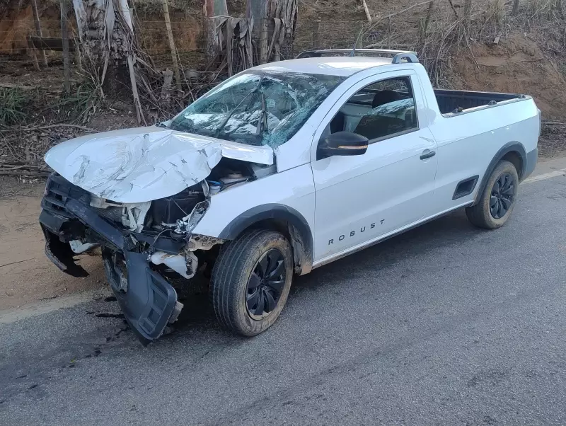 Tragédia na LMG-758: Motociclista de 63 anos morre em colisão frontal em Açucena