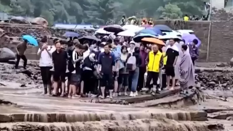 Tragédia no Noroeste da China: Chuvas torrenciais deixam rastro de destruição e vítimas