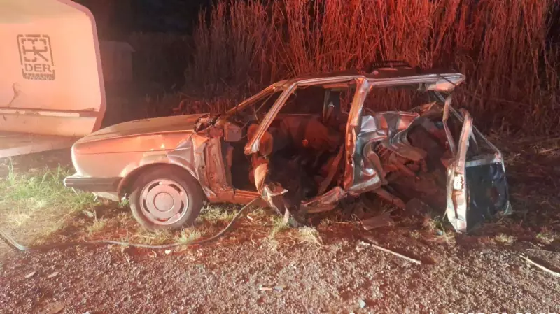 Tragédia no Paraná: Caminhonete colide com carro e passageira morre ao ser arremessada contra ponto de ônibus