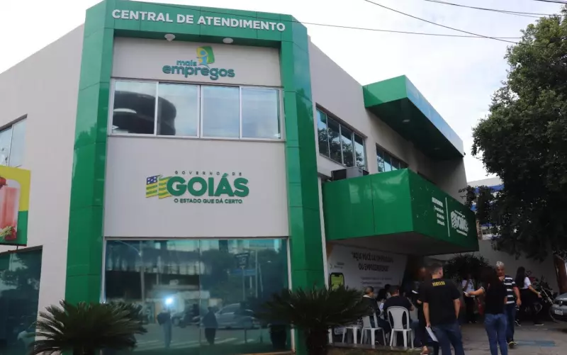 Transporte grátis no primeiro mês: benefício para novos contratados em Goiás