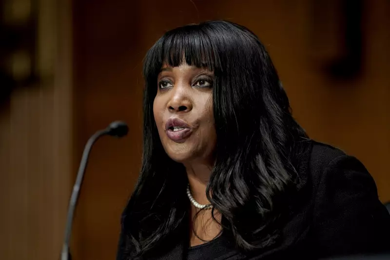 Trump demite diretora do Fed: Lisa Cook, primeira mulher negra no comando, deixa cargo sob polêmica