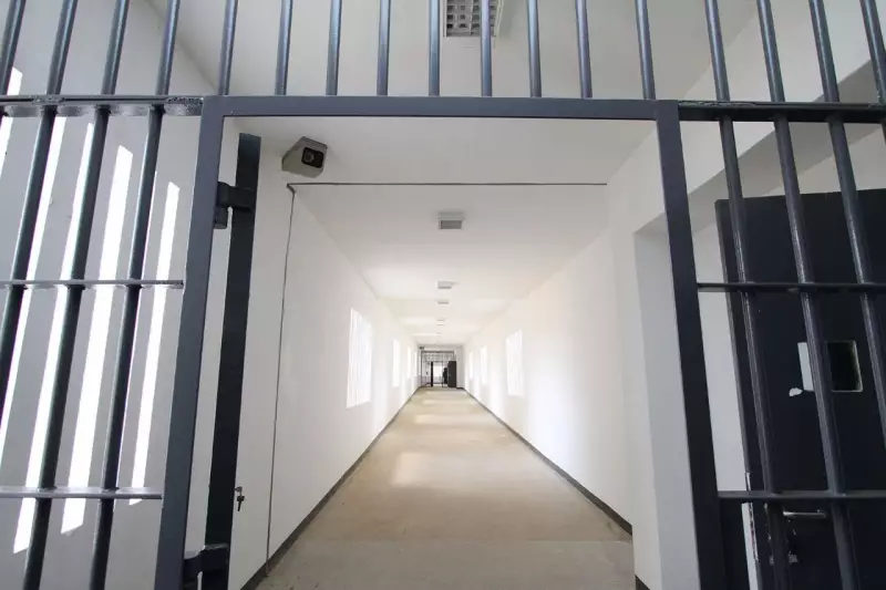 Tumulto em presídio de segurança máxima: três detentos feridos após briga em Itaquitinga