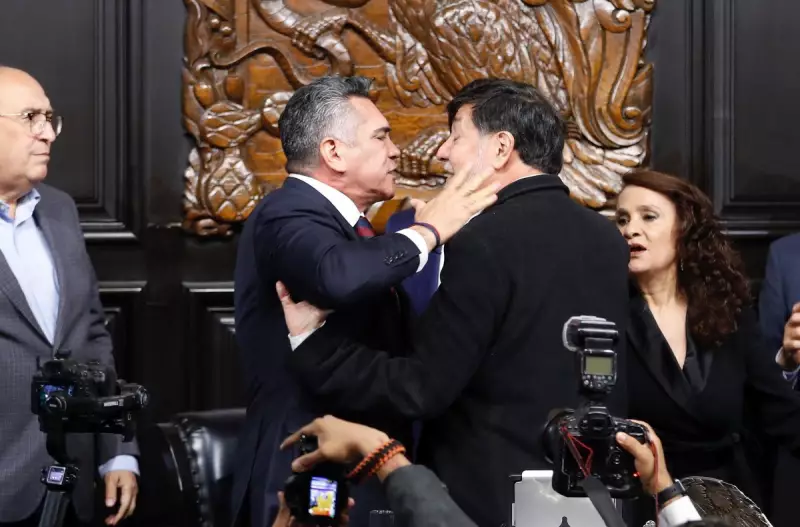 Tumulto no Senado Mexicano: Parlamentares Partem para a Agressão Física em Sessão Caótica