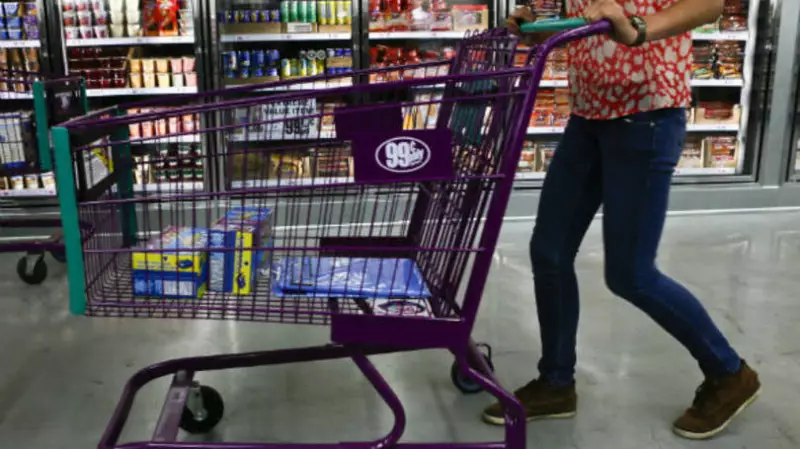 Varejo brasileiro dá sinais de cansaço: queda de 0,9% em julho assusta o mercado