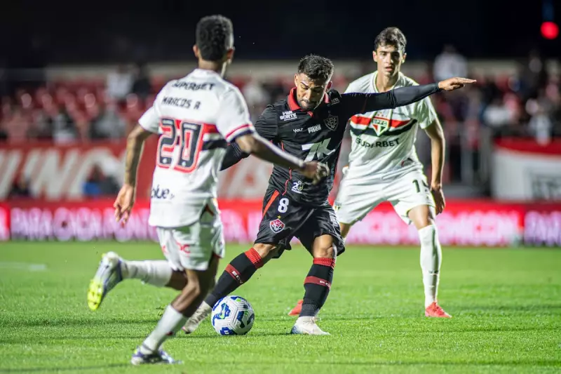 Vitória leva mais uma derrota fora de casa no Brasileirão: São Paulo vence com autoridade