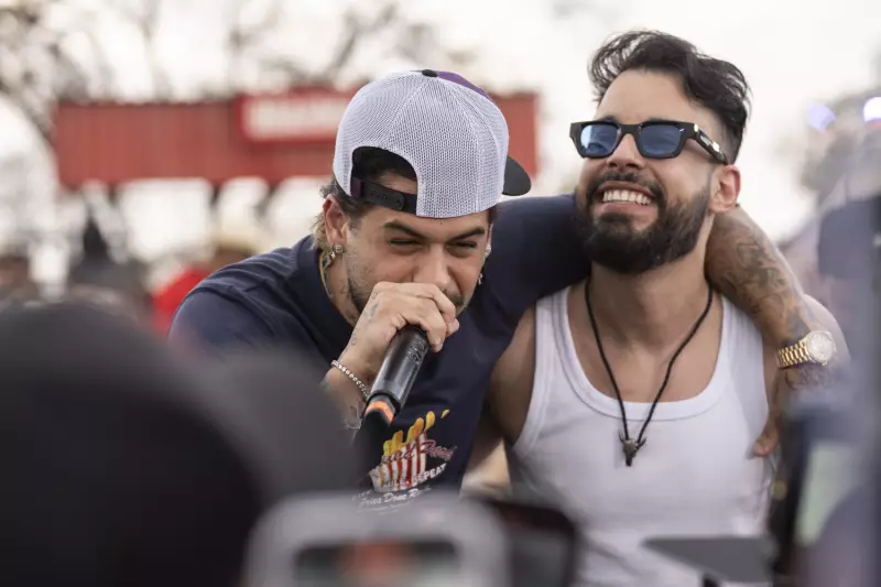 Zé Felipe surpreende e participa de clipe de Clayton & Romário em farra épica no rodeio de Barretos