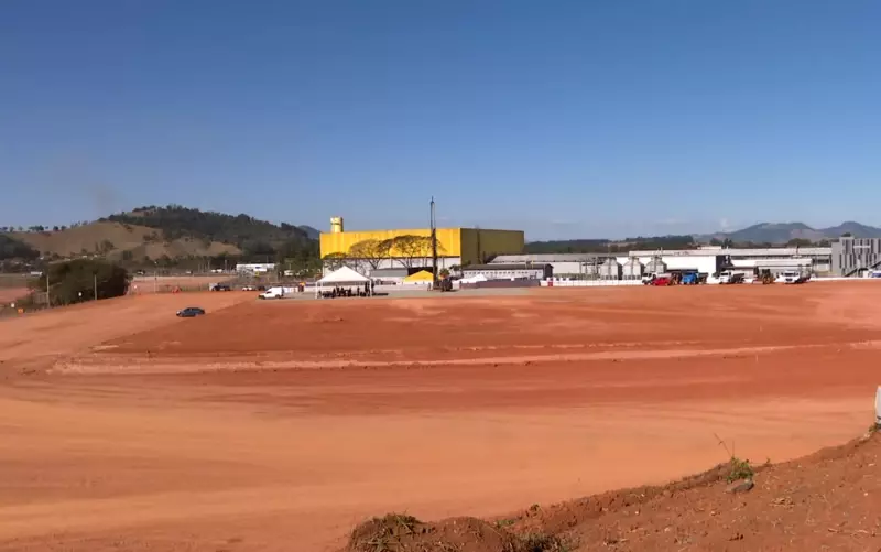 Zema inaugura expansão de farmacêutica em Pouso Alegre: 200 empregos prometidos
