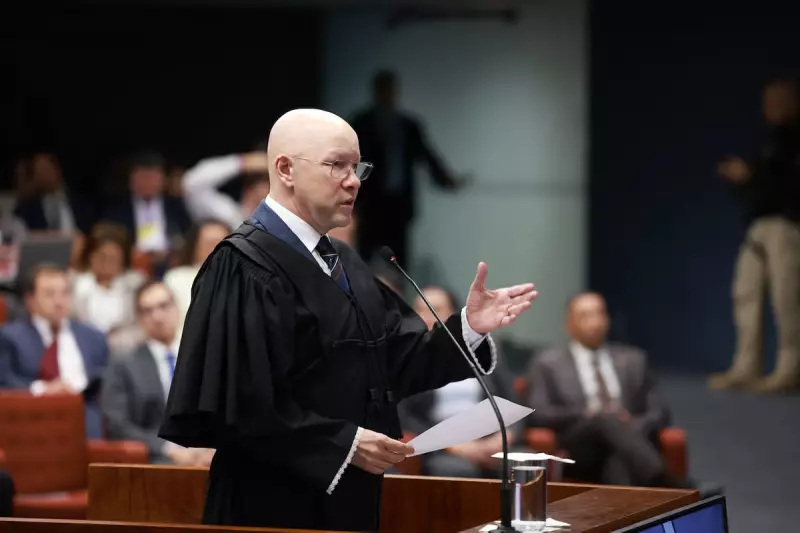 Advogado de Almir Garnier faz declaração bombástica: "Levaria cigarro para Bolsonaro na prisão"