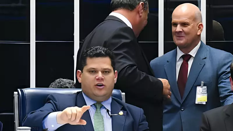 Alcolumbre vs. Eduardo Bolsonaro: O Clima Esquentou no Senado e Expôs Fragilidade do Governo