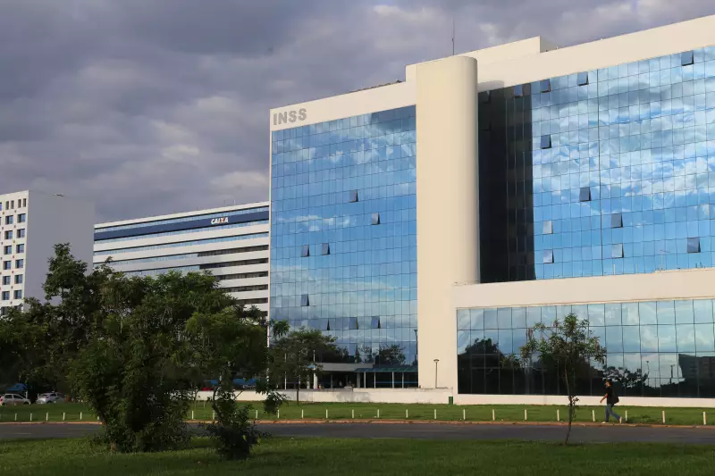 Auxílio por alcoolismo: INSS paga benefício, mas não é novidade | Fato ou Fake