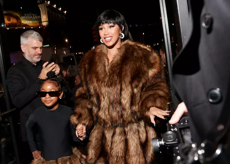 Cardi B Grávida: Como a Estrela Pretende Revolucionar a Moda Gestante com Atitude