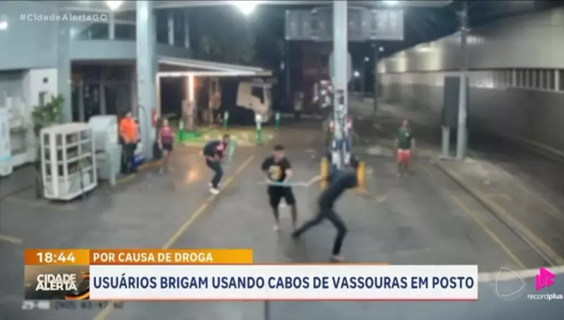 Confusão Bizarra: Briga com Cabos de Vassoura em Posto de Combustível em Goiânia Choca Clientes