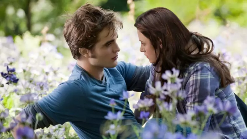 Crepúsculo Completa 20 Anos: Veja Como Maratonar a Saga Vampiresca de Graça!