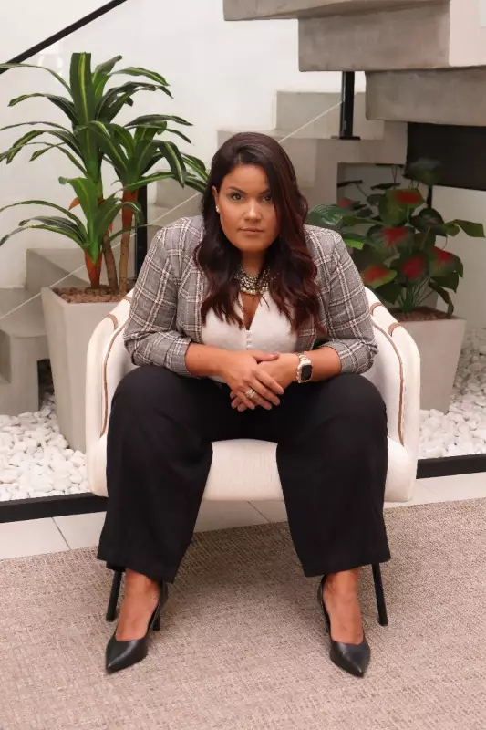 De Atendente a CEO: A Jornada Transformadora de Clariana Gomes no Mundo dos Negócios