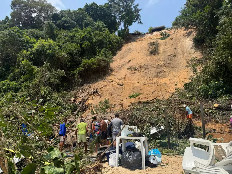 Deslizamento interdita chalés em Pipa: terra desce e assusta turistas na Praia do Madeiro