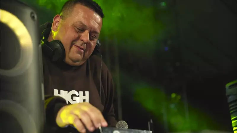 DJ Gaúcho se transforma em herói improvável com hino emocionante durante enchente no RS