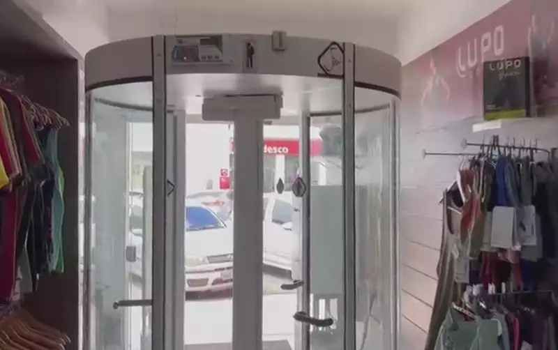 Empreendedor instala porta giratória com detector de metais após loja ser assaltada 8 vezes no Recife