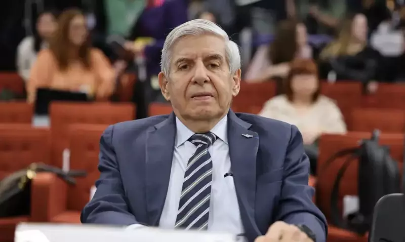 Estratégia da Defesa: Advogado Analisa Tentativa de Desvincular Heleno de Bolsonaro