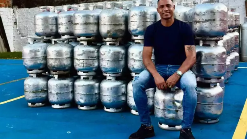 Ex-jogador do Corinthians e Sport revela arrependimentos na carreira e nova vida vendendo gás