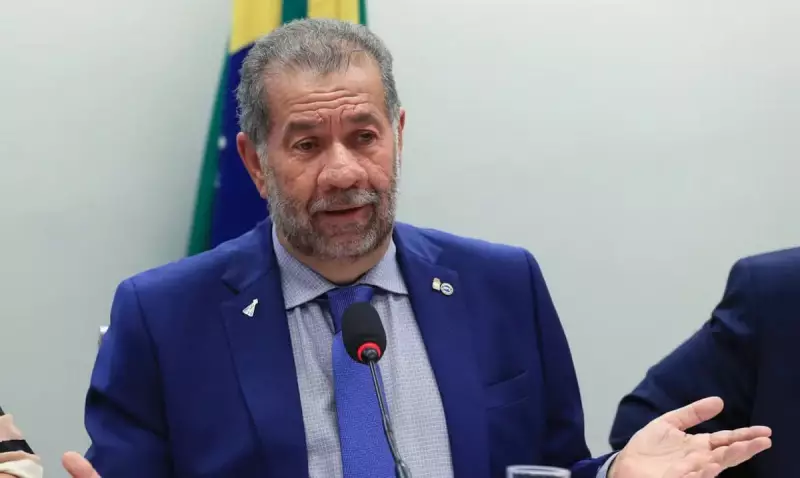 Ex-ministro Carlos Lupi é convocado para depor na CPI do INSS: o que esperar do testimônio?