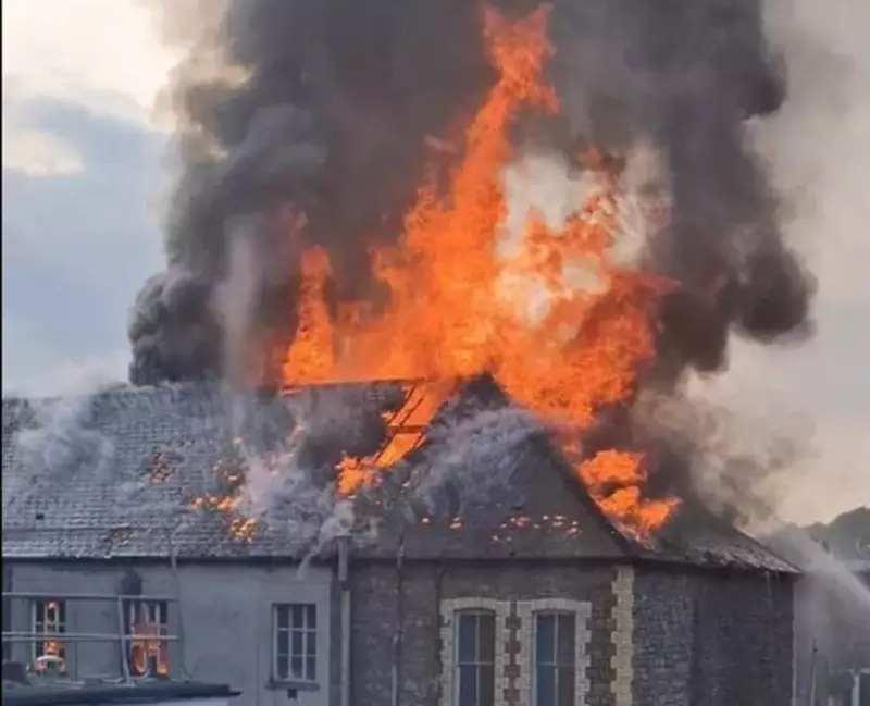 Fake News Explode: A Verdade Por Trás do Incêndio na Igreja do País de Gales