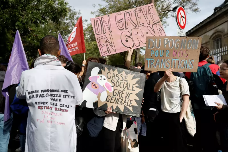 França Paralisa: Greve Geral Histórica Provoca Caos e 'Vamos Bloquear Tudo' Vira Reality