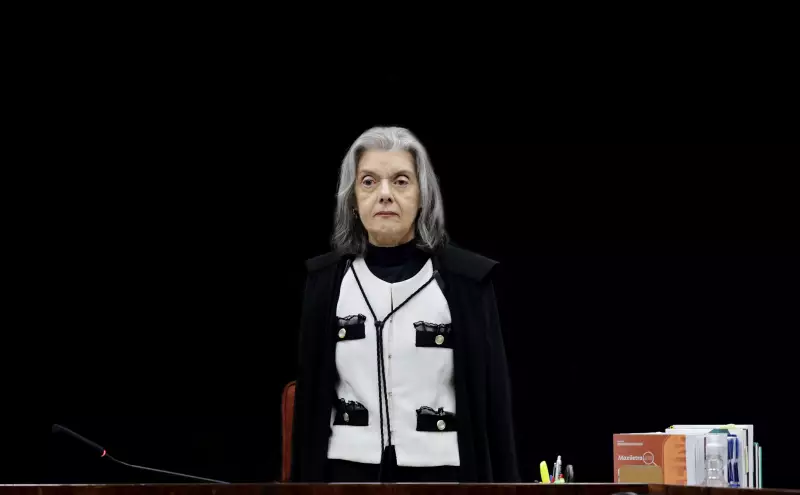 Fux não segura reações: expressões e silêncios marcantes durante voto de Cármen Lúcia no caso Bolsonaro
