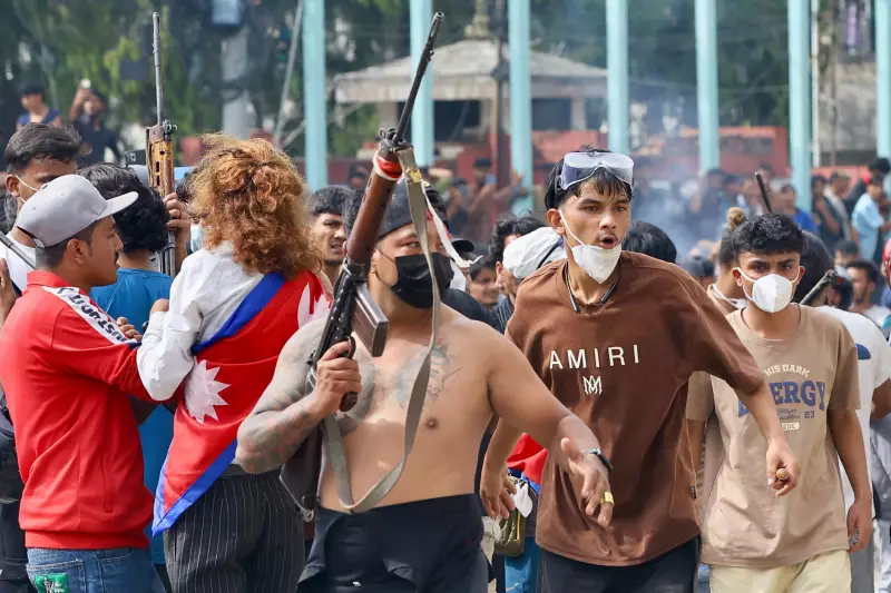 Geração Z no Nepal derruba primeiro-ministro em protestos históricos contra censura nas redes