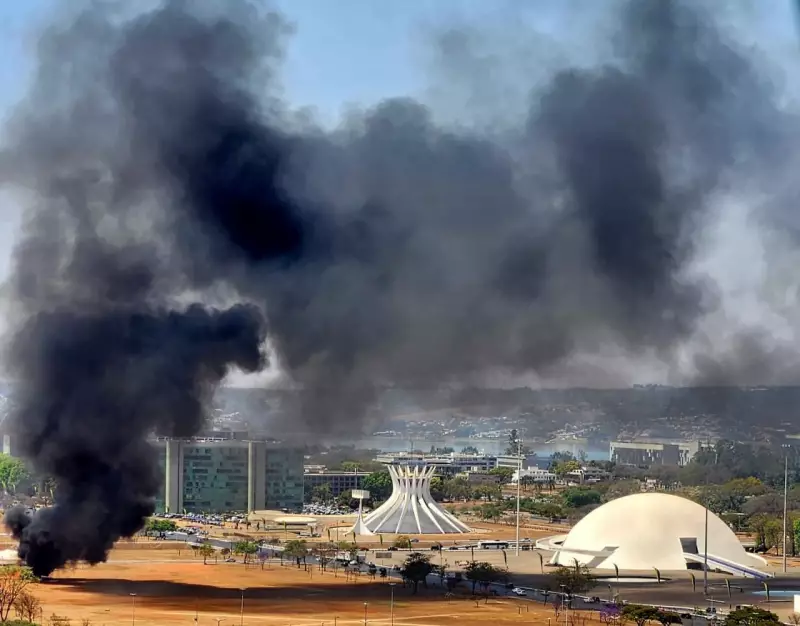 Homem incendeia banheiros da Esplanada durante julgamento no STF: ato de protesto ou insanidade?