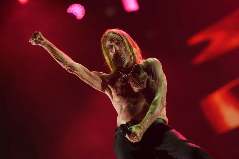 Iggy Pop, aos 78, Estraçalha Noções de Idade no The Town com Show Histórico
