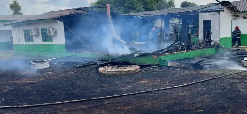 Incêndio de Grandes Proporções Atinge Escola em MT: Alunos e Professores em Fuga — Ninguém Ficou Ferido, Mas Danos São Enormes