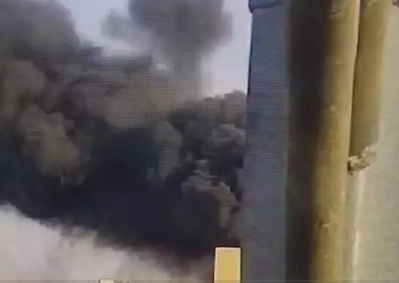 Incêndio de Grandes Proporções Consome Fábrica de Artigos Natalinos em BH; Veja Vídeo Impressionante