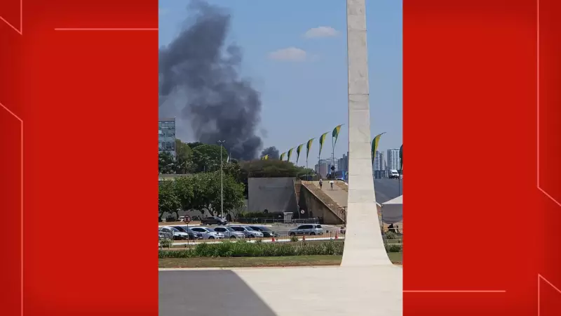 Incêndio em banheiro químico causa caos e fumaça densa na Esplanada dos Ministérios