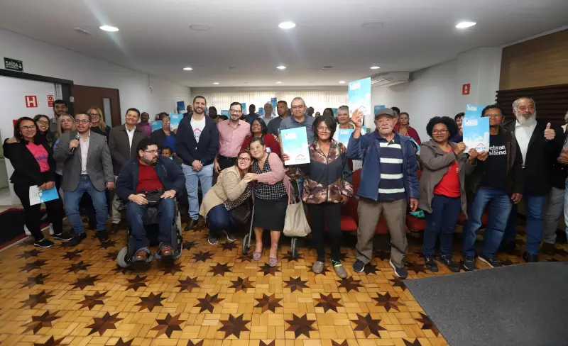 Jacareí: Famílias Choram de Emoção ao Receber Títulos de Propriedade Após Longa Espera