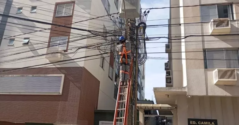 Joinville Elimina Meia Tonelada de Cabos Abandonados em Operação de Limpeza Urbana — Veja o Antes e Depois!