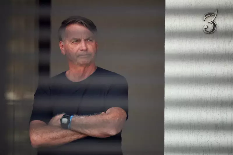 Julgamento de Bolsonaro: Imprensa Global Choca-se com 'Golpe Bizarro' e Risco de Fuga
