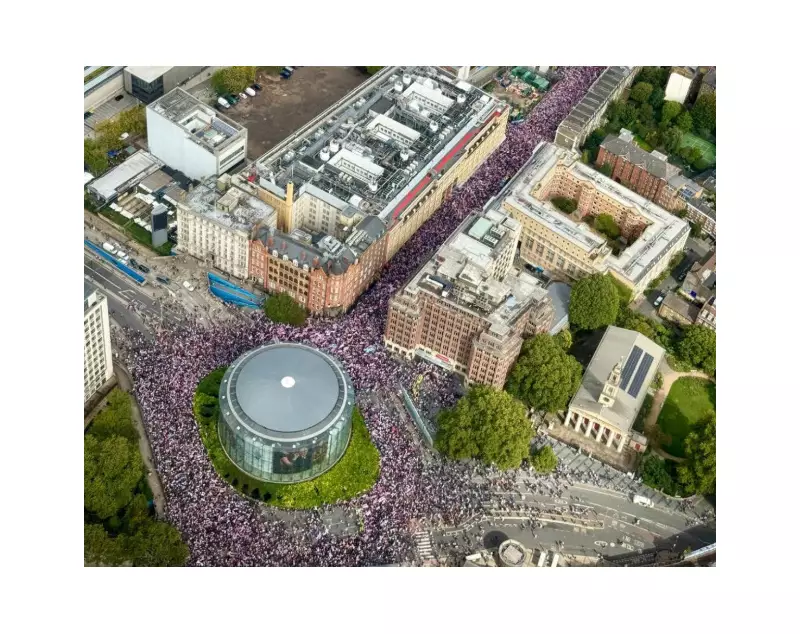 Londres em Chamas: Protestos Anti-Imigração Degeneram em Caos Total e Confrontos com a Polícia