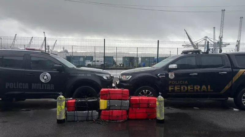 Mergulhadores da PRF Encontram 200kg de Cocaína em Casco de Navio: Apreensão Bilionária em SC