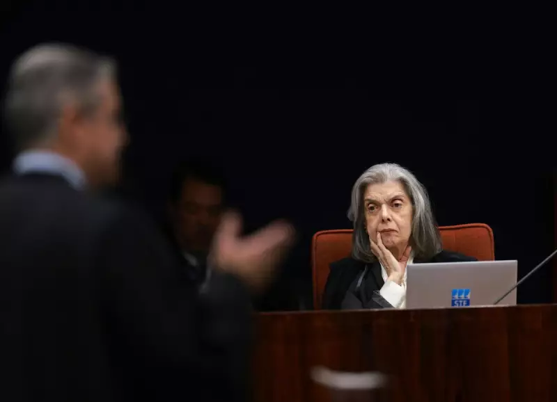 Ministra Carmen Lúcia Corta Advogado de Ramagem: 'Voto Impresso Não se Confunde com Auditável'