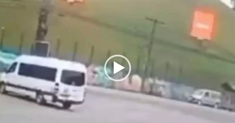 Motociclista É Arremessado Como um Boneco em Batida em Cadeia Assustadora em Joinville — Veja o Vídeo Chocante