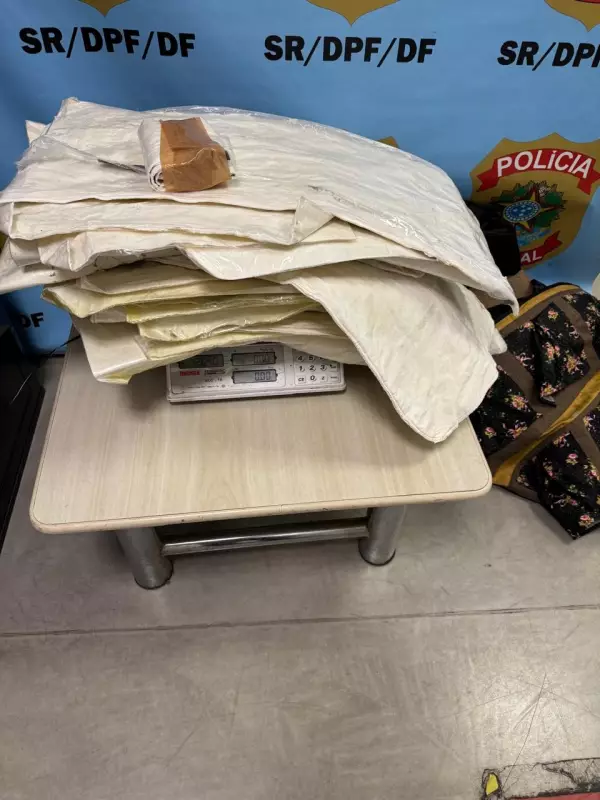 Mulher é Flagrada no Aeroporto de Brasília com R$ 400 Mil em Cocaína: Iria Receber Apenas R$ 13 Mil pela Missão Arriscada
