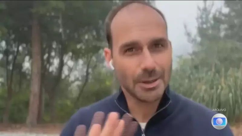 Oposição surpreende e anuncia Eduardo Bolsonaro como líder da minoria na Câmara