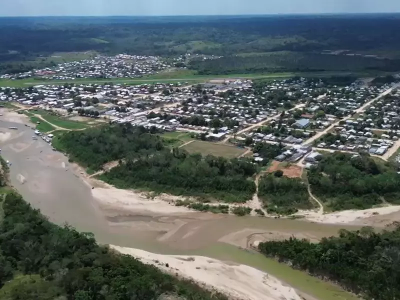 Rio Tarauaca atinge nível histórico: moradores cruzam a pé e espanto toma conta do Acre